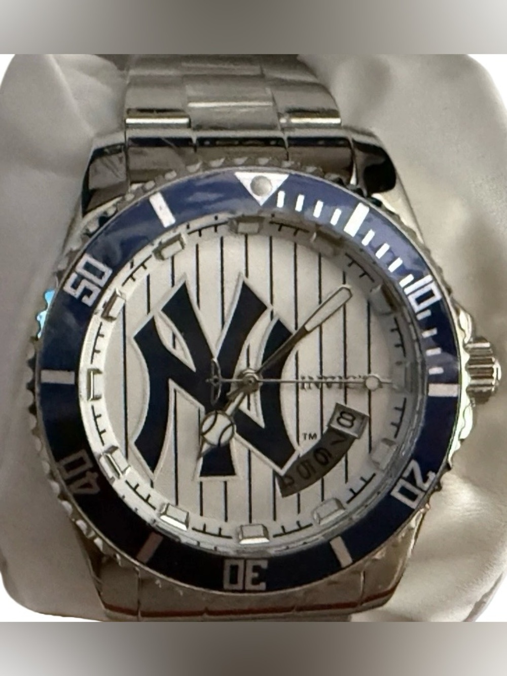 Invicta Pro Diver 42mm Stainless Steel Watch - New York Yankees - Picture 1 of 5